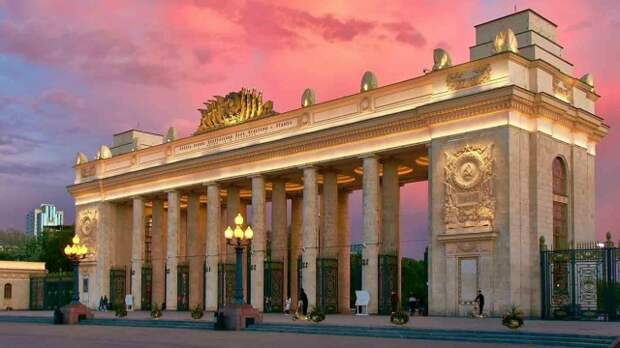 Фасады арки главного входа Парка Горького приведут в порядок