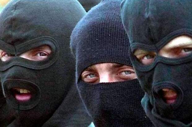 Будни Украинского Государства: Экстремисты в балаклавах устроили погром на Волынской таможне (ФОТО)