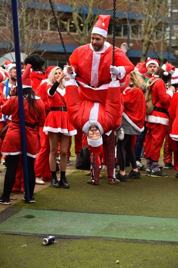 Santacon London 2018: грандиозная попойка Санта-Клаусов в Лондоне