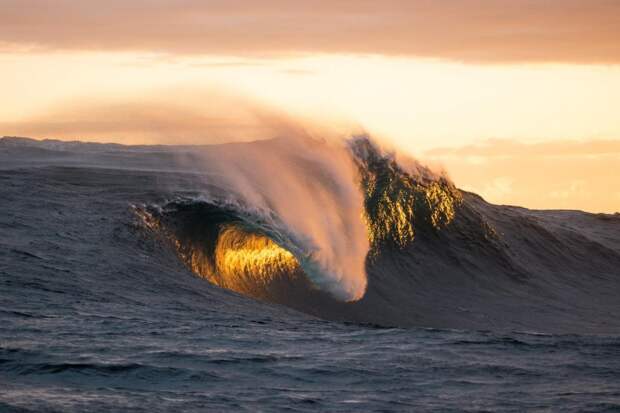 Сёрферы на 18-метровых волнах у берегов Западной Австралии Сёрфер, австралия, волны, спорт