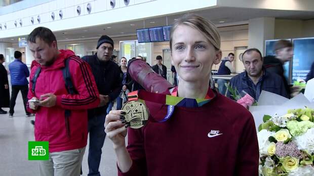 В Москве золотую медалистку ЧМ по легкой атлетике встретили аплодисментами