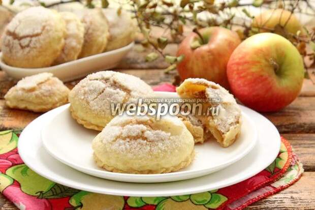 Фото Песочные пирожки с яблоками