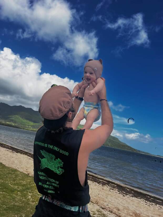 Звезда «Интернов» Илья Глинников впервые стал отцом в 40 лет и показал первенца