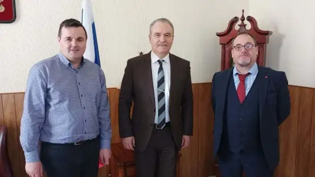 Посол России в Ирландии обсудил с местными рыбаками российские военные учения