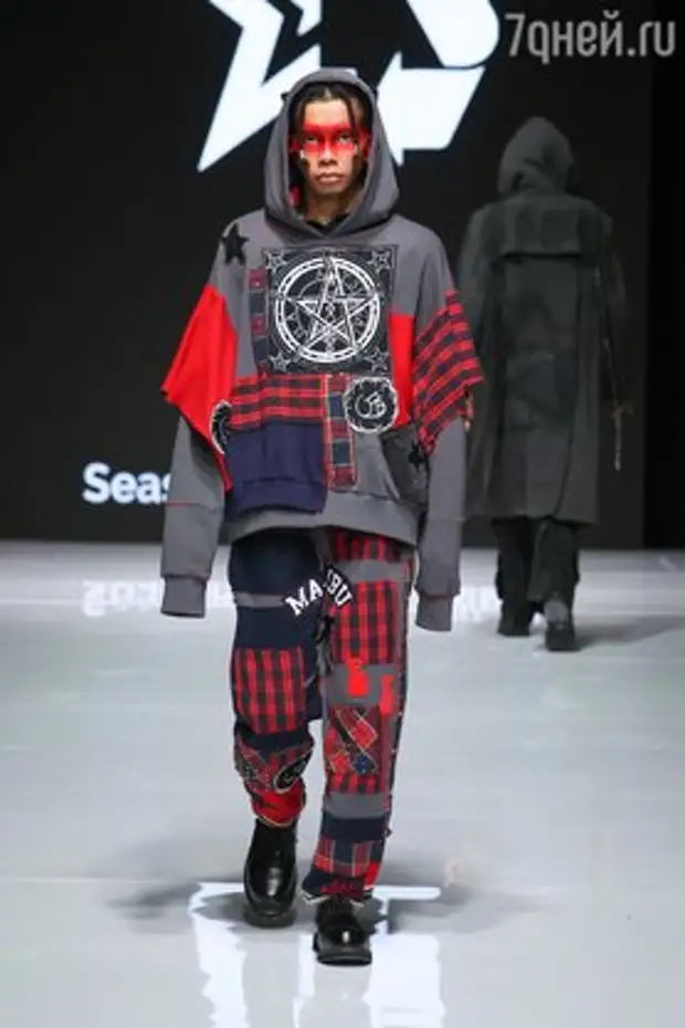 Маша Цигаль представила 30 модных образов, скроенных из ее собственной одежды и вещей близких друзей