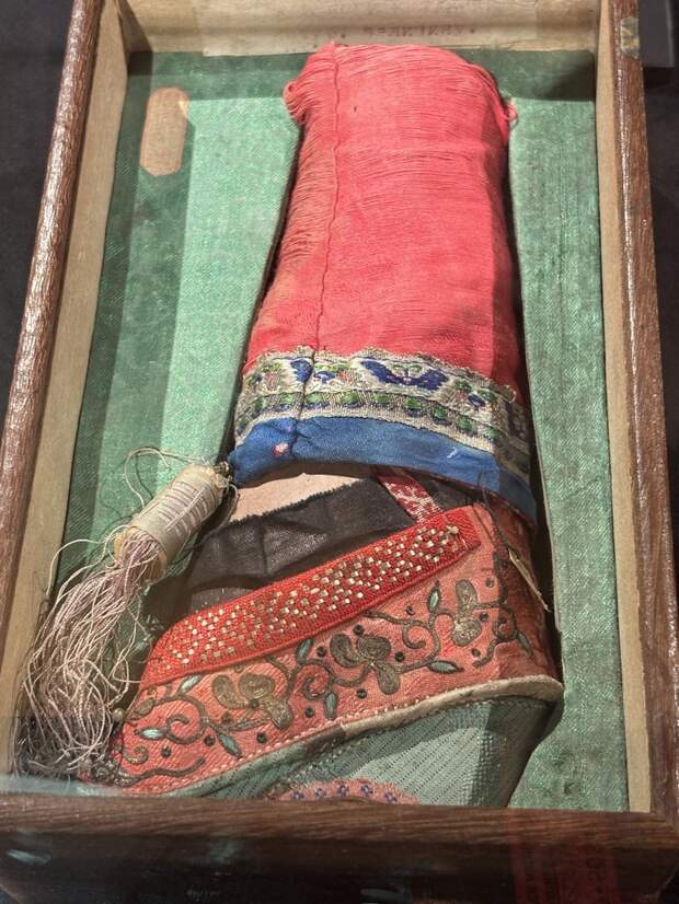 «Ножка‑лотос» и другие редкости: в Музее Востока впервые за век выставили коллекцию Дмитрия Бурылина