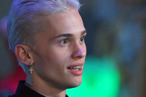 Блогер Даня Милохин заявил, что устроился работать официантом в Дубае