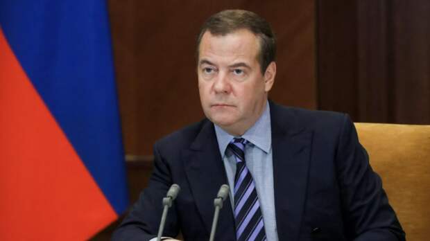Медведев добавил к поздравлению с Днём России включающую Украину карту