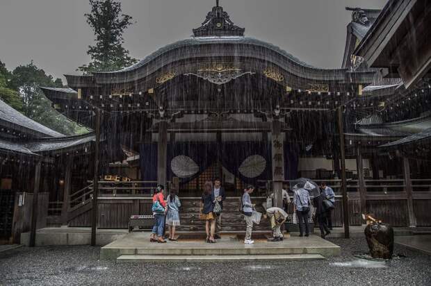 Emotional-some-views-of-Japans-rainy-season-576d1b404240e__880