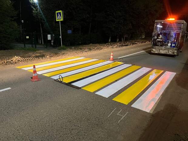 В Можге начали обновлять разметку на пешеходных переходах