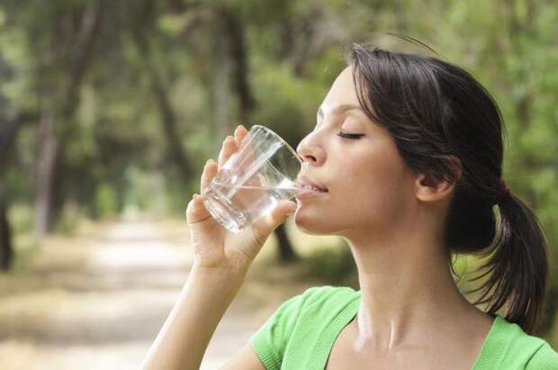 как научиться пить больше воды, сколько воды нужно пить