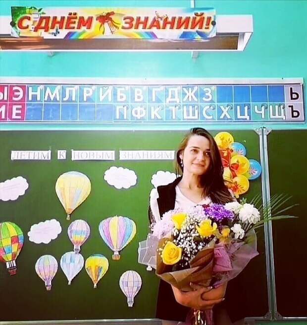 2. Цветами их сегодня буквально засыпали