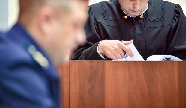 Бросивший ребенка об пол в российском аэропорту мужчина пойдет под суд