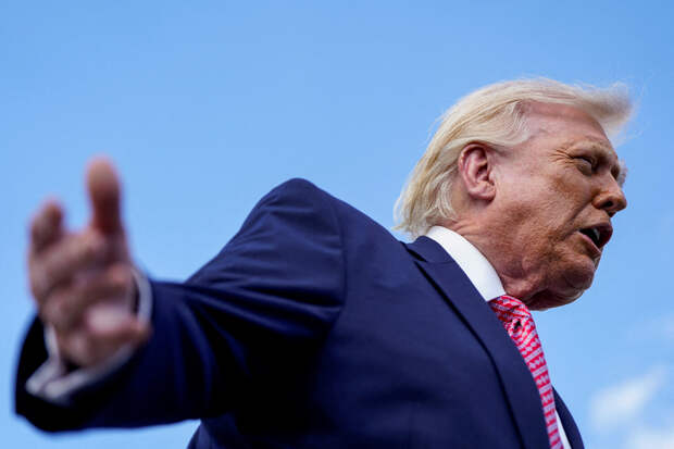 Трамп: Ормуз откроется "автоматически" в случае достижения сделки с Ираном