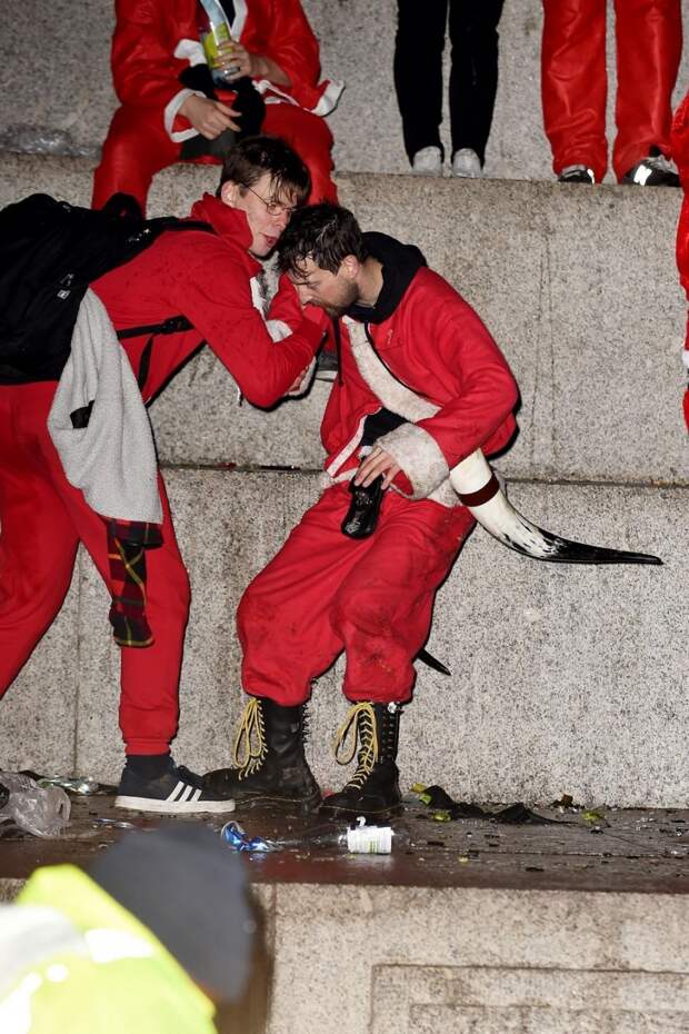Santacon London 2018: грандиозная попойка Санта-Клаусов в Лондоне