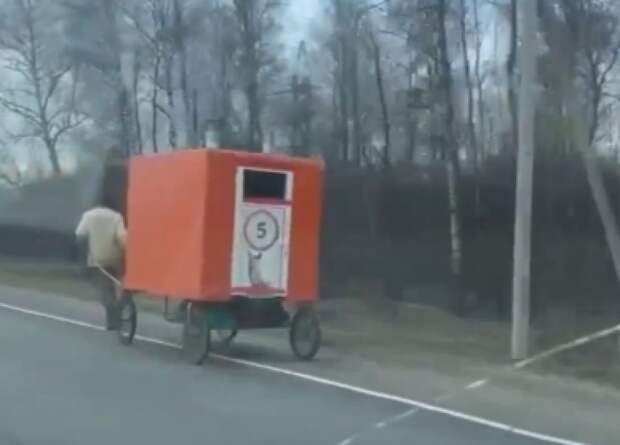 Странника на самодельном доме покинул Тулу и добрался до Калужской области