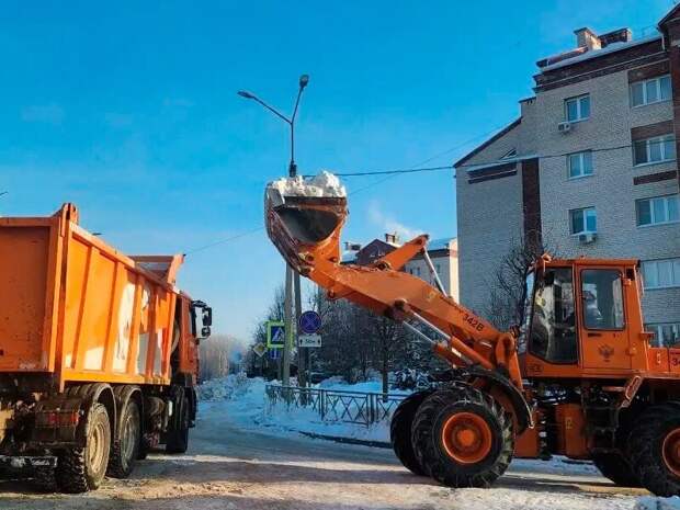 На Смоленщине вывезли более 200 тысяч кубометров снега