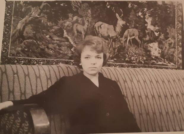 1957 год. Автомобильное военное училище г. Орджоникидзе. Мой папа сидит второй слева. Молодые, вся жизнь впереди. Прислала «Irina».jpg