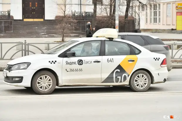 «За спиной ничего, и хотят зарплату 100 тысяч». Кто и за какие деньги работает в такси