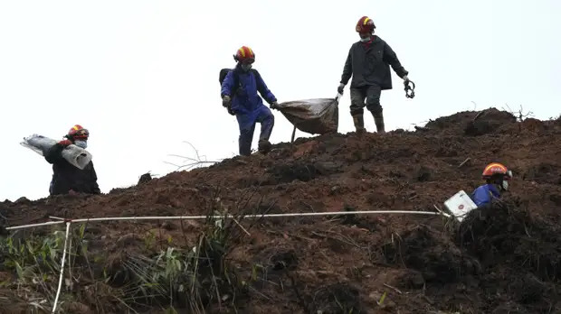 Все пассажиры и члены экипажа упавшего в Китае Boeing признаны погибшими