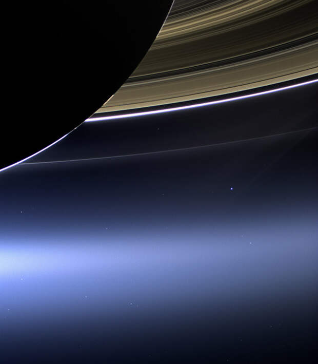 Кольца Сатурна образованы преимущественно частичками льда с небольшим содержанием пыли и простираются на несколько сотен тысяч километров от планеты, при этом толщина колец не превышает 1 километра. Фото: NASA/JPL-Caltech/Space Science Institute
