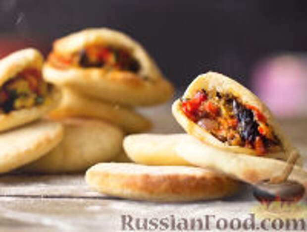 Фото к рецепту: Пита с запеченными овощами