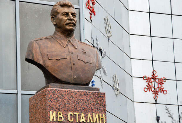 Памятник Иосифу Сталину в Якутске.
