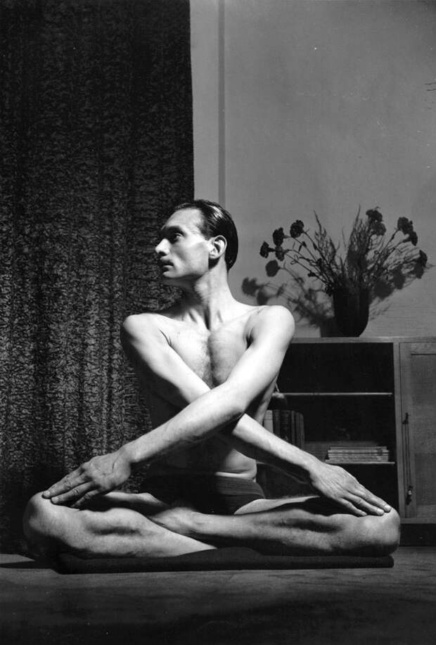 Какой была йога в прошлом веке: любопытные винтажные фото VintageYoga03 Какой была йога в прошлом веке: любопытные винтажные фото