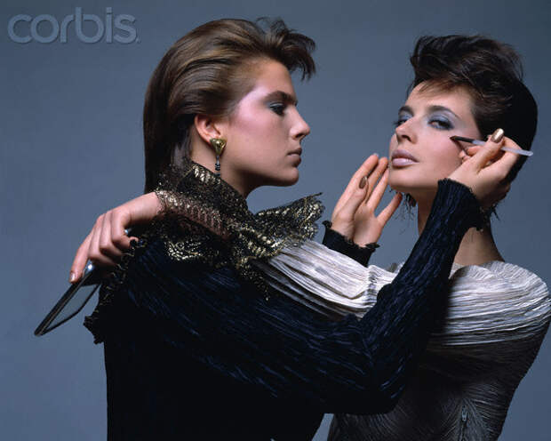 Terry Farrell Applies Isabella Rossellini&quot;s Makeup