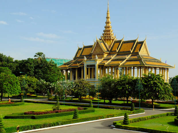 Камбоджа. Пномпень. Королевский дворец является резиденцией Нородома Сиамони. (Tee La Rosa)