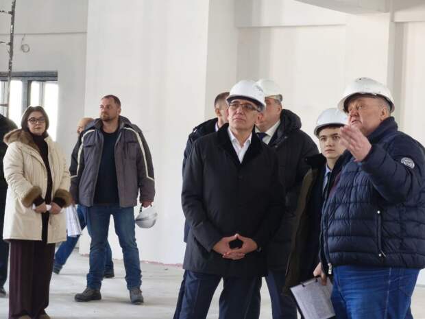 Губернатор осмотрел строящуюся школу в Туле вместе с представителем детсовета