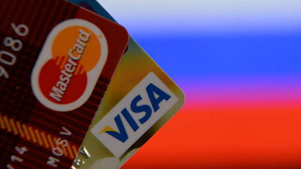 Банковские карты международных платежных систем VISA и MasterCard. Архивное фото