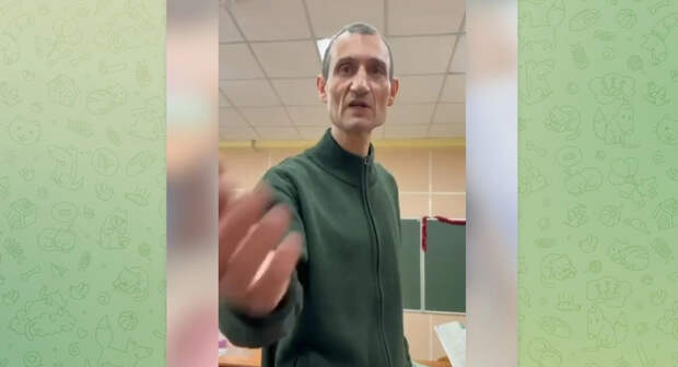 "Я тебя уволю!": в Москве восьмиклассник затравил учителя с 40-летним стажем
