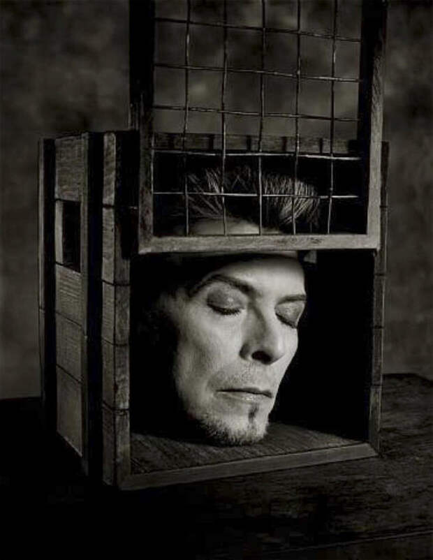 работа фотографа Альберта Уотсона / David Bowie, New York, 1996 - photo by Albert Watson