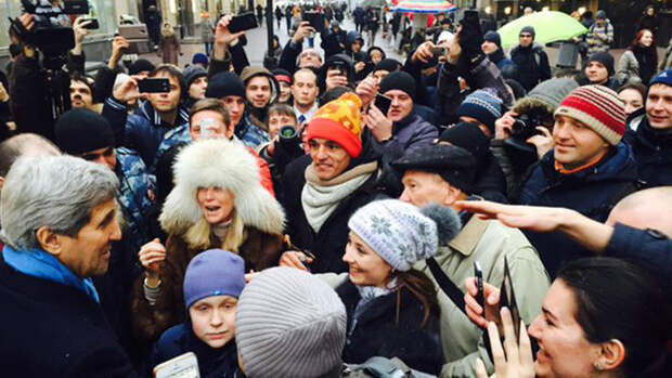 Джон Керри прошелся по Арбату