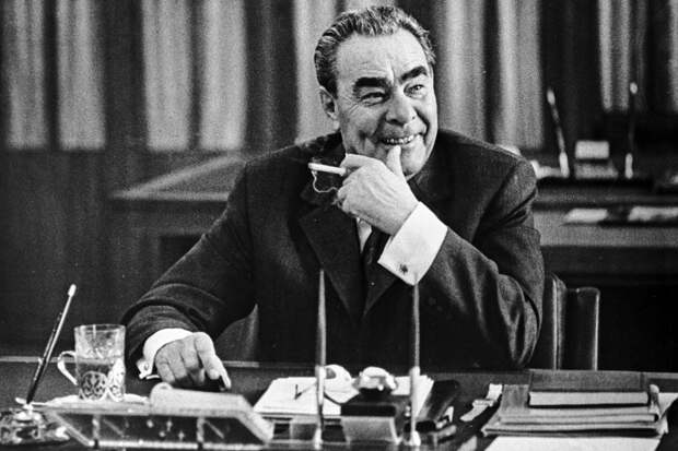 «Бровастому недолго быть» Брежнева считали временной фигурой, но он правил СССР много лет. Как Леонид Ильич переиграл всех?