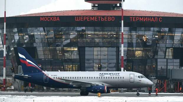 Летевший в Стамбул самолет совершил аварийную посадку в «Шереметьево»