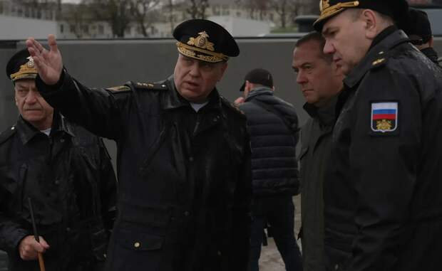 Медведев в Новороссийске провел совещание по поручению Путина