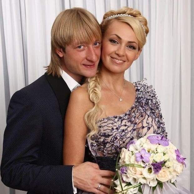 Яна Рудковская и Евгений Плющенко, 2009 год Яна Рудковская и Евгений Плющенко, 2009 год