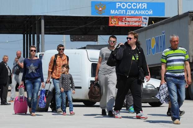 Украинские туристы потянулись на отдых в Крым Украинские туристы потянулись на отдых в Крым