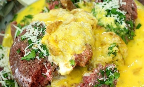 Мясной рулет в беконе - это очень вкусно!