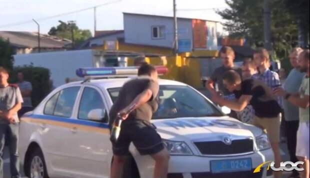 Беспредел в Буче: люди спасли водителя от Кобры (ВИДЕО) Мобильная газета от Аuto.bigmir.net