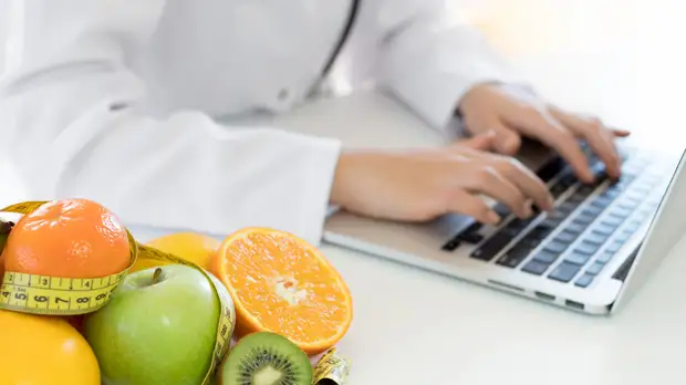 Диетолог Соломатина предостерегла россиян от строгих диет после праздников