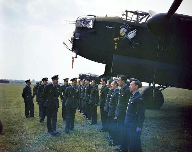 Lancaster-King-George-VI-Scampton-England-1943.jpg