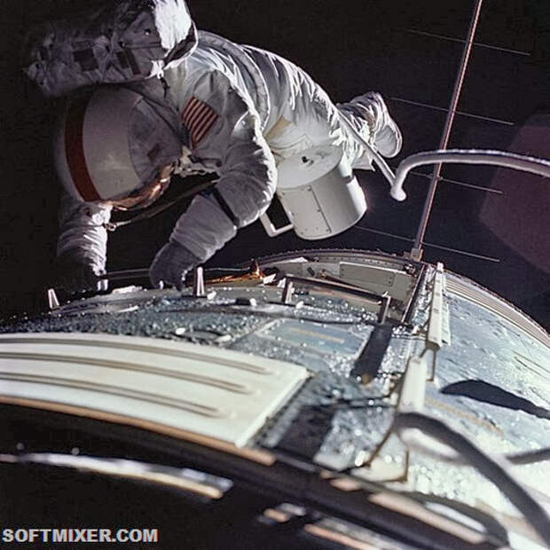 ron-evans-spacewalk-as17-152-23391