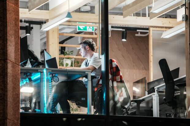 Сотрудника могут наказать за внешний вид в случае оговоренного ранее дресс-кода