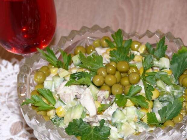 Салат с курицей, салат с авокадо Салат с курицей, салат с авокадо