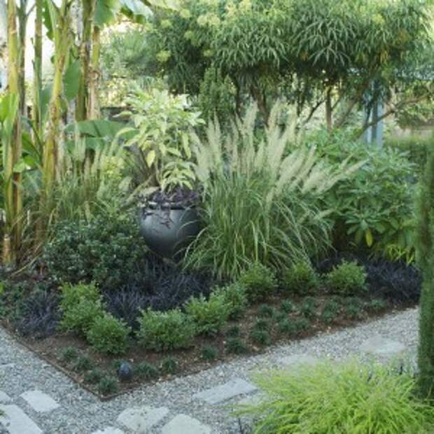 creative-use-large-pots-and-containers-in-garden13-2