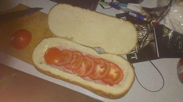 Горячий бутерброд для голодного мужика бутерброд, еда