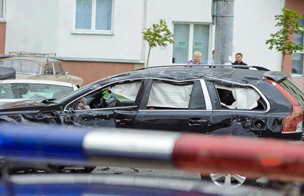 В Волгограде пенсионер на ГАЗ-21 протаранил 12 элитных авто